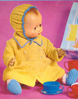 Lovely vintage dolls knitting pattern for a set of clothes to fit 20" doll